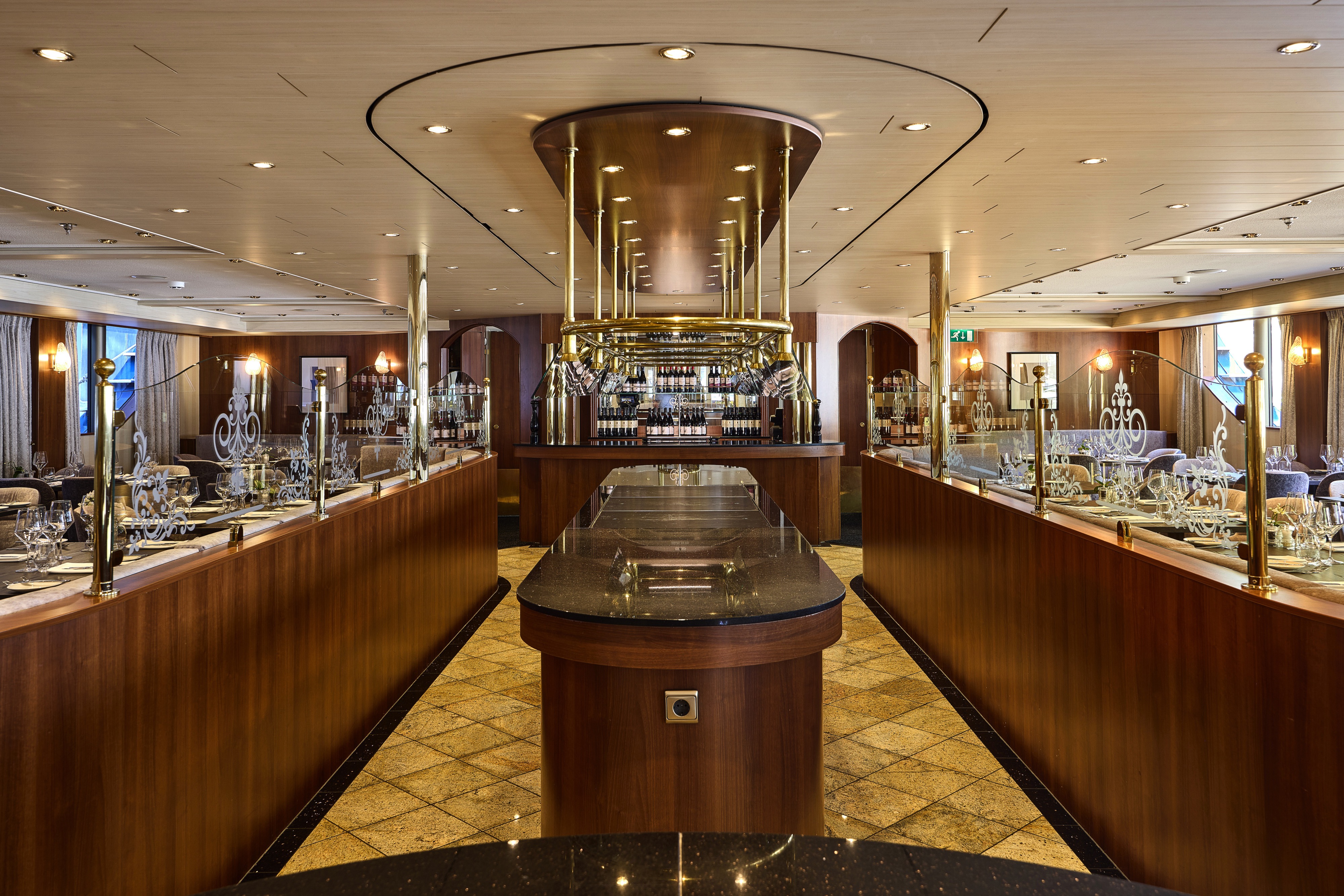 MS Lord Byron - Main Restaurant